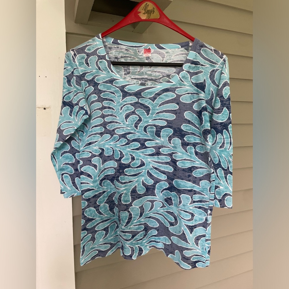 Pretty quarter sleeve top!